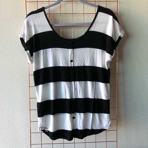 Cable & Gauge | Striped Scoop-Neck Tee - Picture 3 of 4